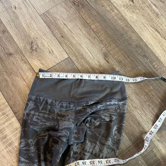Vuori Printed Cropped Leggings size xs - Picture 7 of 7